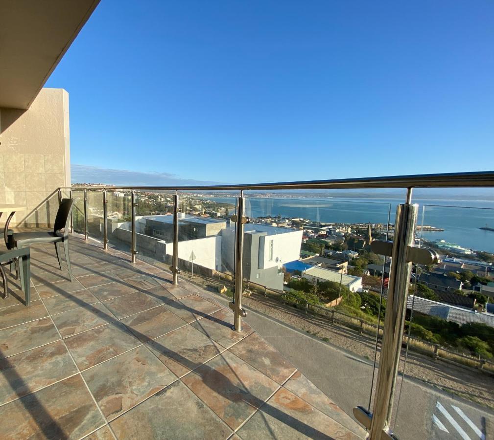 Bar-T-Nique Guest House Mosselbaai Buitenkant foto