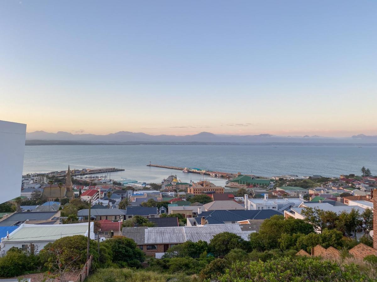 Bar-T-Nique Guest House Mosselbaai Buitenkant foto