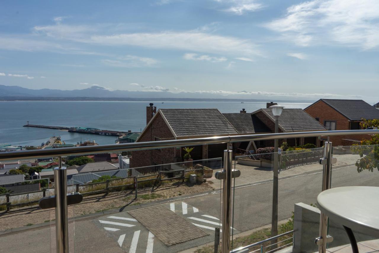 Bar-T-Nique Guest House Mosselbaai Buitenkant foto