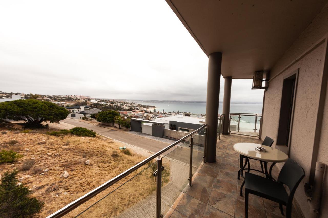Bar-T-Nique Guest House Mosselbaai Buitenkant foto